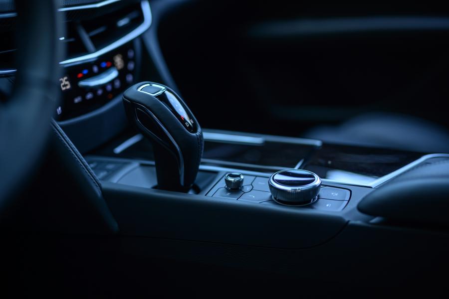 Детали интерьера Cadillac CT6 Platinum 2020 года  (JP) (фото 11 из 15)